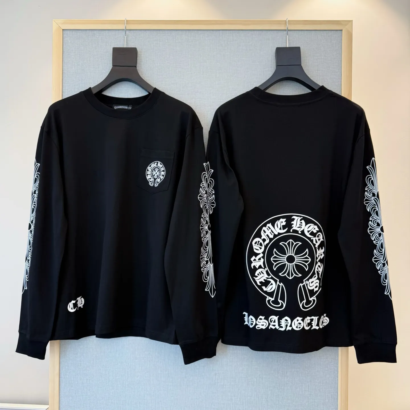 P180 Style number: D408 ChromeHearts-CH ChromeHearts city limited cross Sanskrit printed long sleeves SIZE #s m l xl Length 69 71 73 74 Bust 106 110 114 118 Sleeve length 64 65 66 67